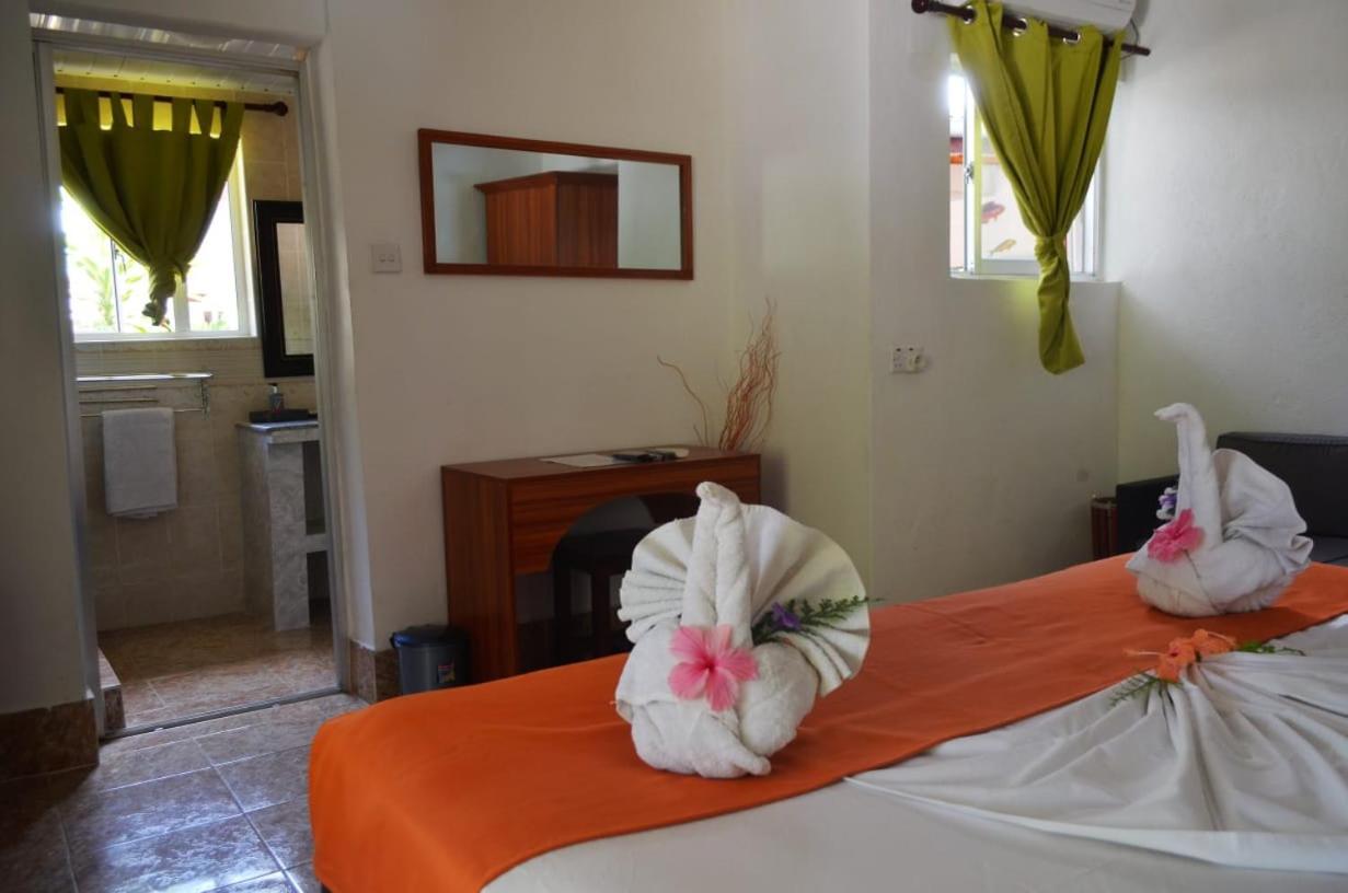 Rising Sun Guesthouse La Digue Luaran gambar