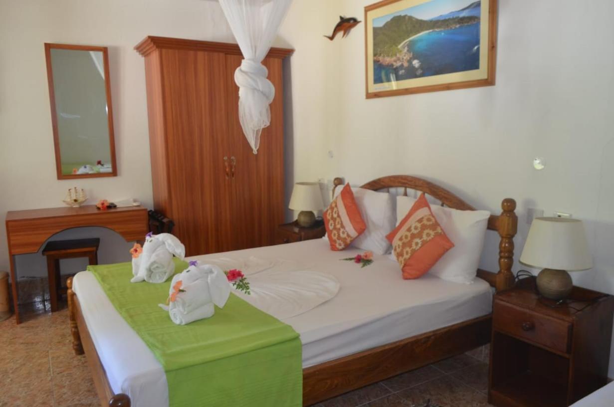 Rising Sun Guesthouse La Digue Luaran gambar